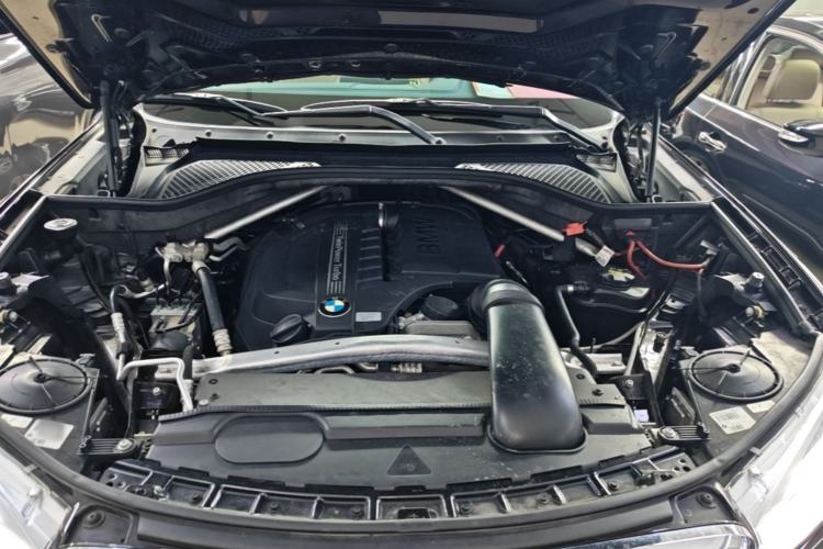 Used BMW X5 2014 xDrive35i Elegant Edition Engine Bay
