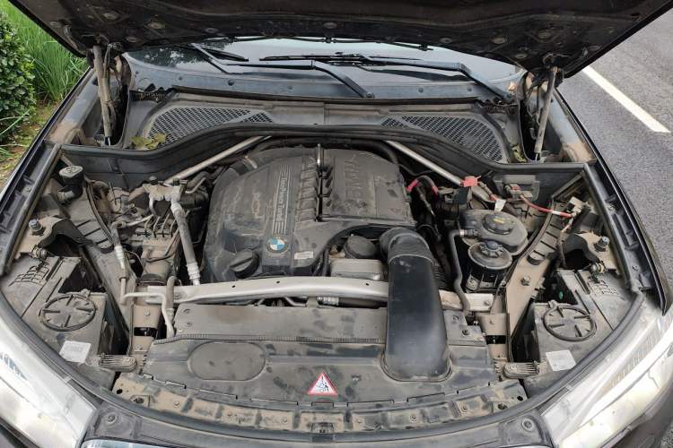 Used BMW X5 2014 xDrive35i Luxury Edition Engine Bay