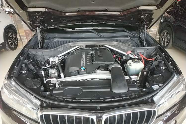 Used BMW X5 2014 xDrive35i Elegant Edition Engine Bay
