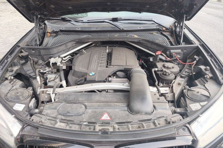 Used BMW X5 2014 xDrive35i Leading Model Engine Bay