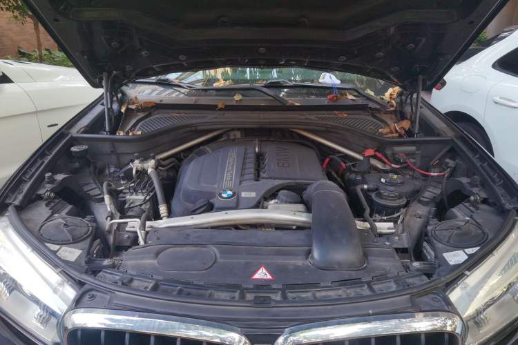 Used BMW X5 2014 xDrive35i Leading Model Engine Bay