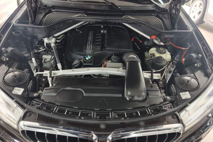 Used BMW X5 2014 xDrive35i Leading Model Engine Bay