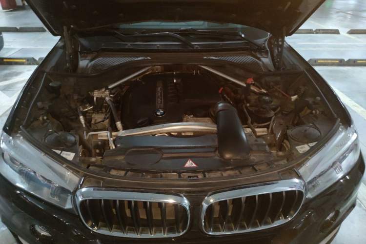 Used BMW X5 2014 xDrive35i Leading Model Engine Bay