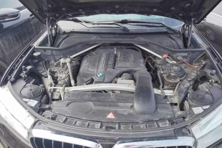 Used BMW X5 2014 xDrive35i Leading Model Engine Bay