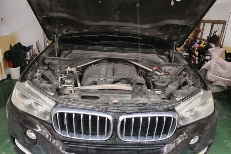 Used BMW X5  Engine Bay