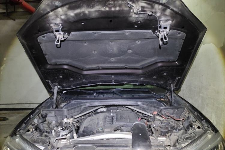 Used BMW X5 2014 xDrive35i Leading Model Engine Bay