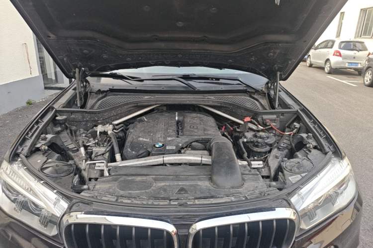 Used BMW X5 2014 xDrive35i Elegant Edition Engine Bay
