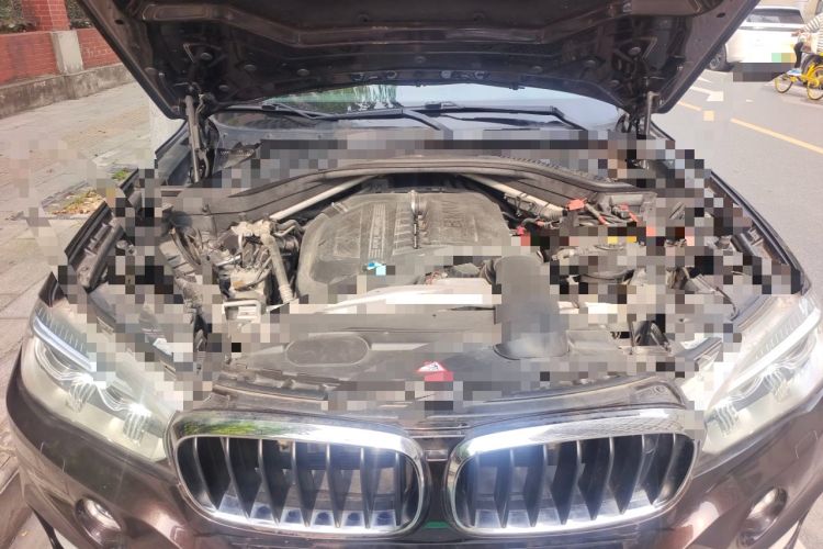Used BMW X5 2014 xDrive35i U.S. specification Engine Bay