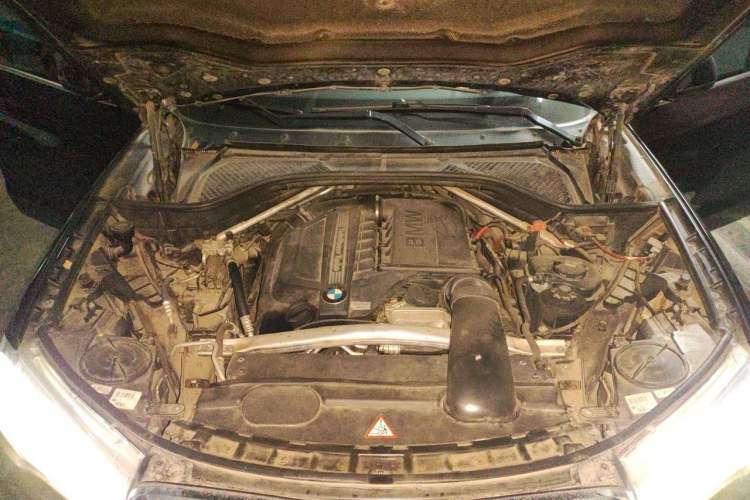 Used BMW X5 2014 xDrive35i Leading Model Engine Bay