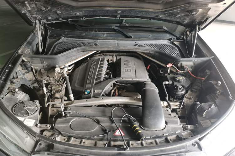 Used BMW X5 2014 xDrive35i Leading Model Engine Bay