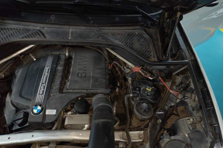 Used BMW X5 2014 xDrive35i Leading Model Engine Bay Left
