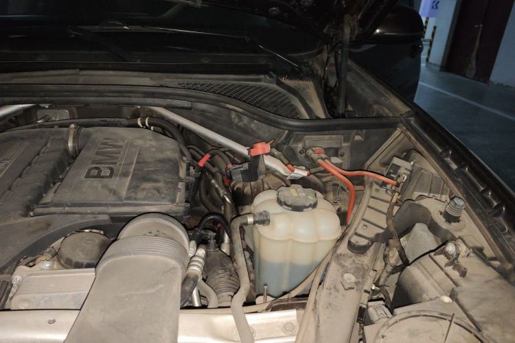 Used BMW X5 2014 xDrive35i Elegant Edition Engine Bay Left