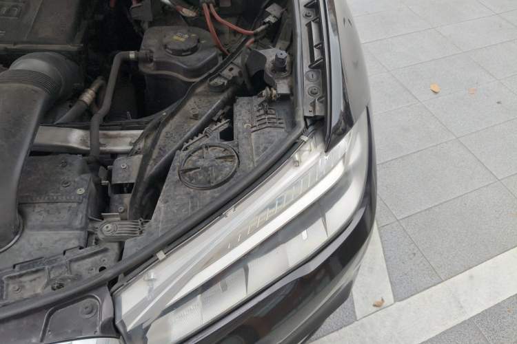 Used BMW X5 2014 xDrive35i Elegant Edition Engine Bay Left