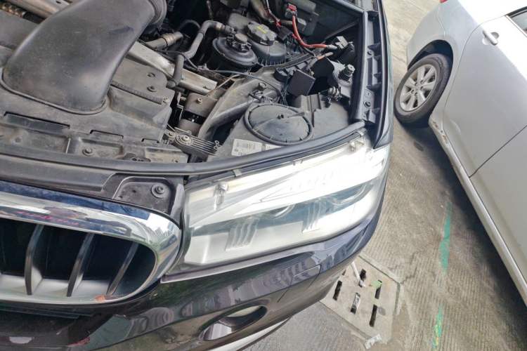 Used BMW X5 2014 xDrive35i Elegant Edition Engine Bay Left