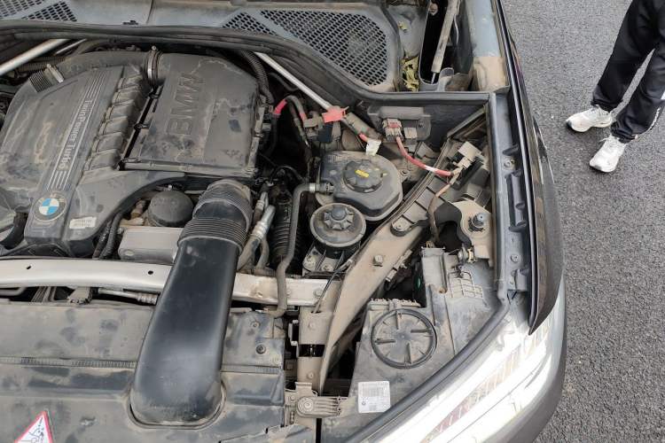 Used BMW X5 2014 xDrive35i Luxury Edition Engine Bay Left