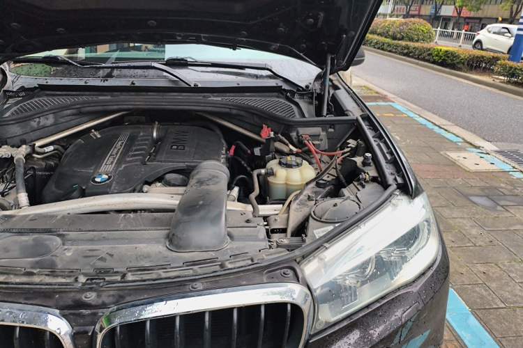 Used BMW X5 2014 xDrive35i Elegant Edition Engine Bay Left