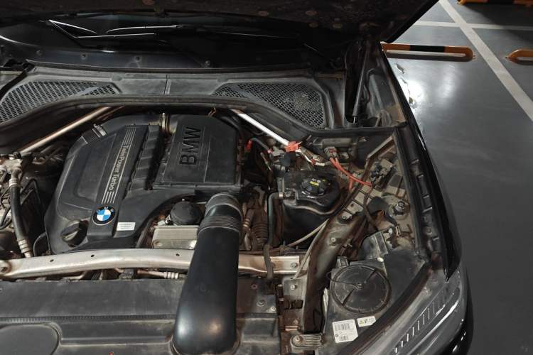 Used BMW X5 2014 xDrive35i Elegant Edition Engine Bay Left