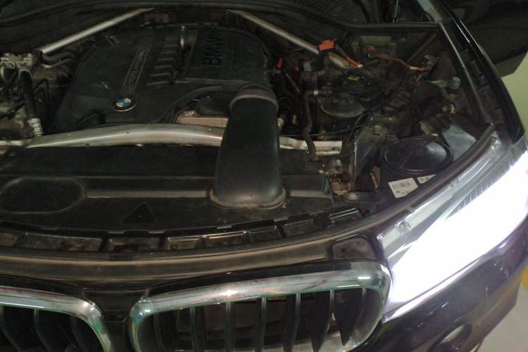 Used BMW X5 2014 xDrive35i Luxury Edition Engine Bay Left