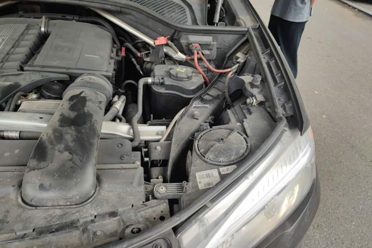 Used BMW X5 2014 xDrive35i Elegant Edition Engine Bay Left