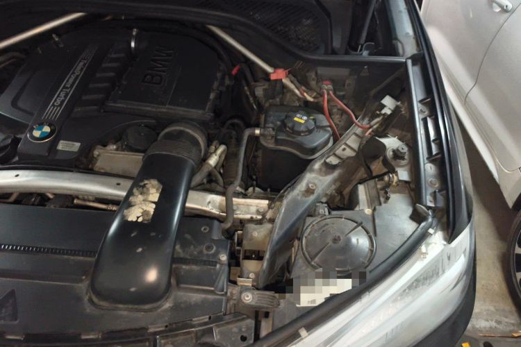 Used BMW X5 2014 xDrive35i Elegant Edition Engine Bay Left