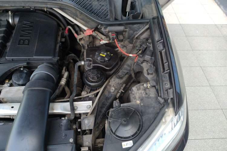 Used BMW X5 2014 xDrive35i Leading Model Engine Bay Left