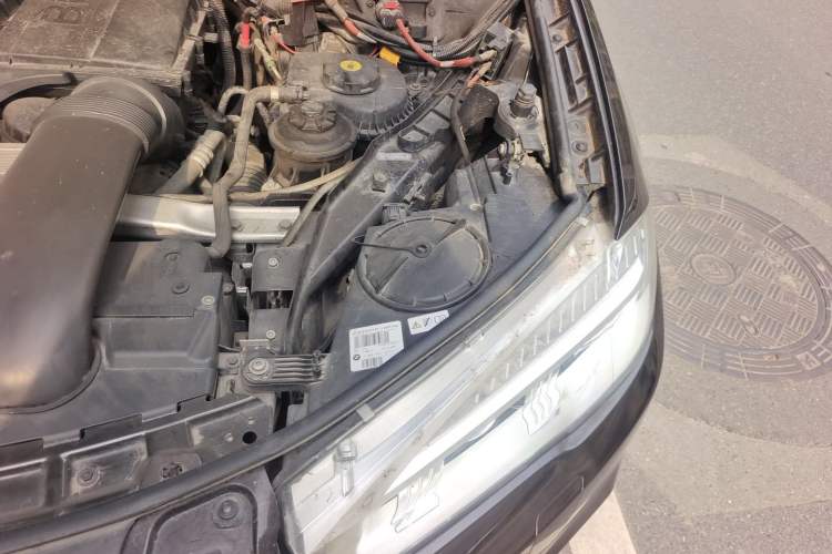 Used BMW X5 2014 xDrive35i U.S. specification Engine Bay Left