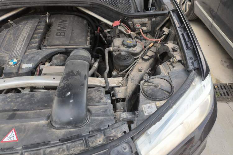 Used BMW X5 2014 xDrive35i Luxury Edition Engine Bay Left