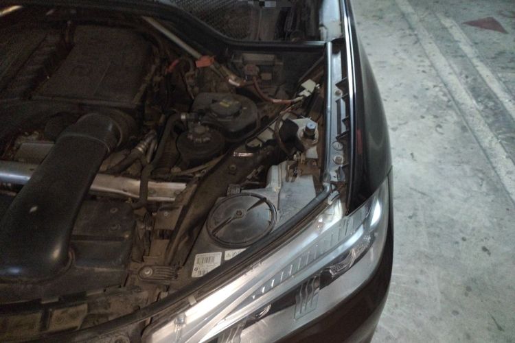 Used BMW X5 2014 xDrive35i Leading Model Engine Bay Left