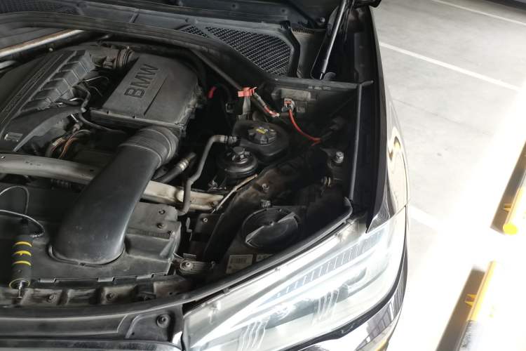Used BMW X5 2014 xDrive35i Leading Model Engine Bay Left