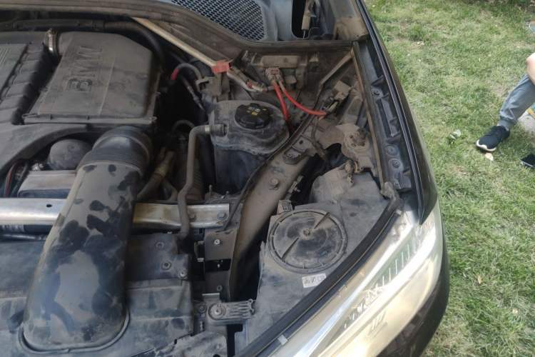 Used BMW X5 2014 xDrive35i Elegant Edition Engine Bay Left