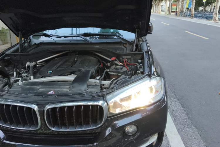 Used BMW X5 2014 xDrive35i Elegant Edition Engine Bay Left