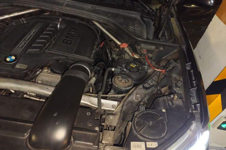 Used BMW X5 2014 xDrive35i Luxury Edition Engine Bay Left