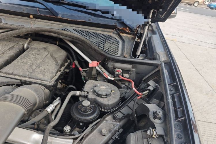 Used BMW X5 2014 xDrive35i Leading Model Engine Bay Left