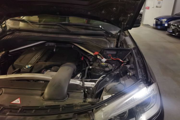 Used BMW X5 2014 xDrive35i Luxury Edition Engine Bay Left