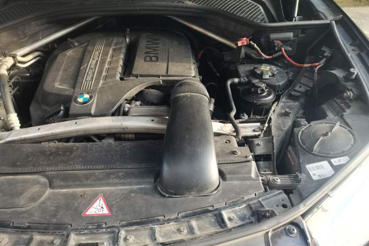 Used BMW X5 2014 xDrive35i Leading Model Engine Bay Left