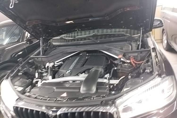 Used BMW X5 2014 xDrive35i Elegant Edition Engine Bay