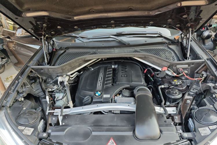 Used BMW X5 2014 xDrive35i Leading Model Engine Bay