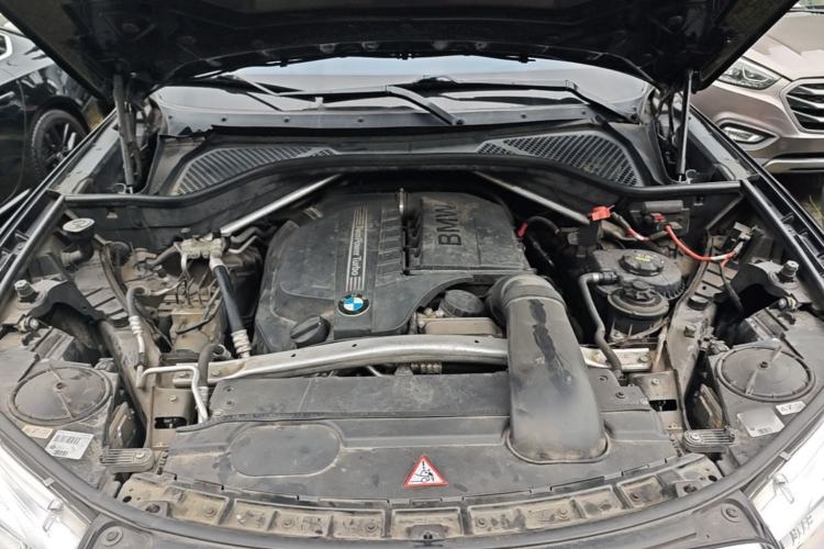 Used BMW X5 2014 xDrive35i Leading Model Engine Bay
