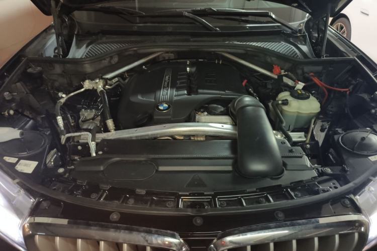 Used BMW X5 2014 xDrive35i Leading Model Engine Bay