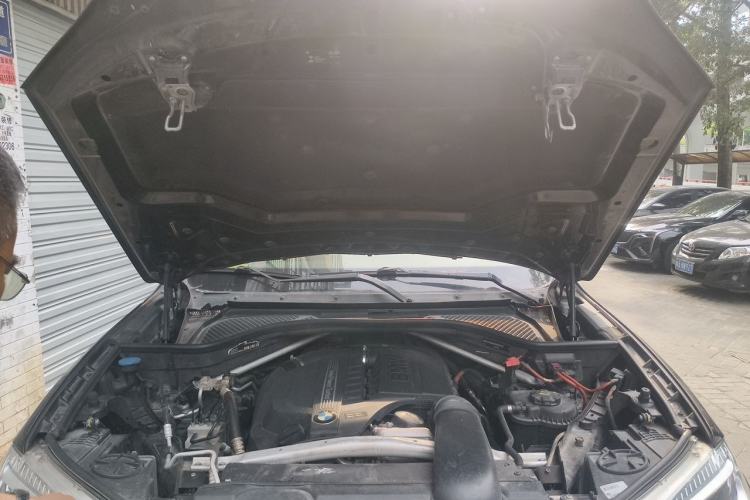 Used BMW X5 2014 xDrive35i Leading Model Engine Bay