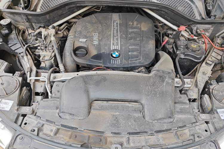 Used BMW X5 2014 xDrive30d Engine Bay