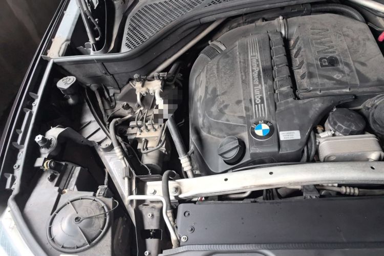 Used BMW X5 2014 xDrive35i Leading Model Engine Bay Right