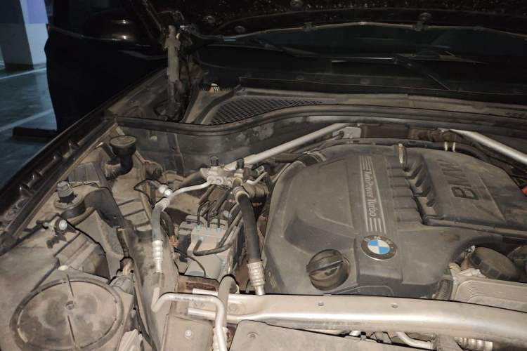 Used BMW X5 2014 xDrive35i Elegant Edition Engine Bay Right