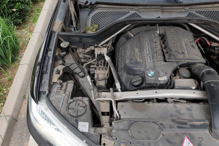 Used BMW X5 2014 xDrive35i Luxury Edition Engine Bay Right