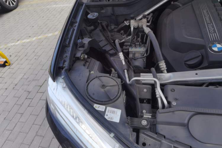 Used BMW X5 2014 xDrive35i Elegant Edition Engine Bay Right
