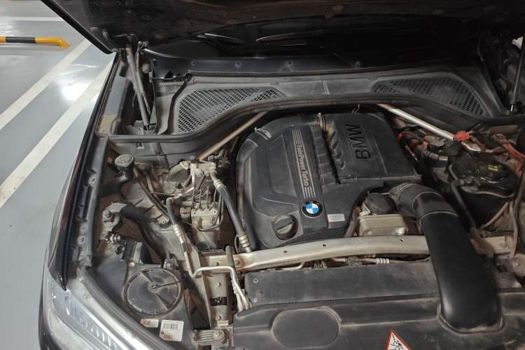 Used BMW X5 2014 xDrive35i Elegant Edition Engine Bay Right