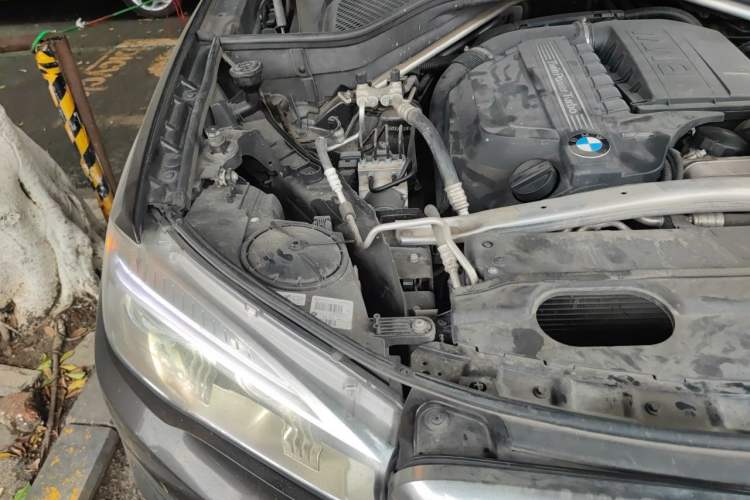 Used BMW X5 2014 xDrive35i Elegant Edition Engine Bay Right