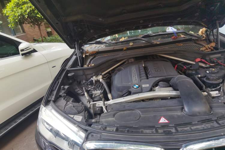 Used BMW X5 2014 xDrive35i Leading Model Engine Bay Right