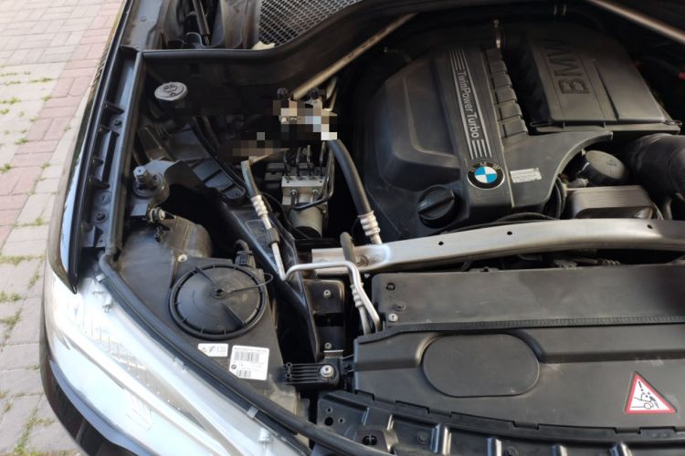 Used BMW X5 2014 xDrive35i Elegant Edition Engine Bay Right