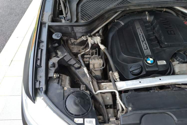 Used BMW X5 2014 xDrive35i Leading Model Engine Bay Right
